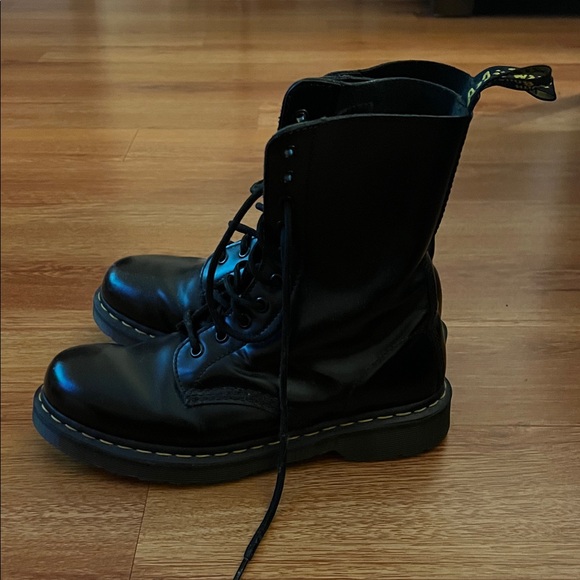 Dr. Martens Shiny Black Lace-Up Boots - Picture 4 of 7